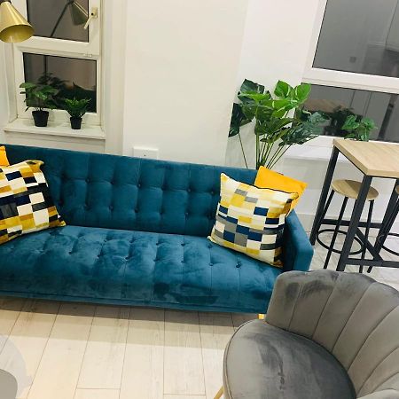 Cheerful 2 Bedroom Homely Apartment, Sleeps 6 Guest Comfy, 3X Double Bed, Parking, Free Wifi, Suitable For Business, Leisure Guest,Glasgow, Glasgow West End, Near City Centre Exterior photo