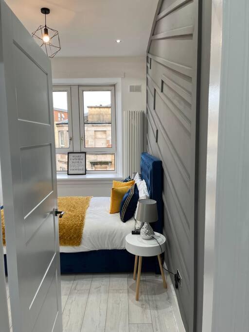 Cheerful 2 Bedroom Homely Apartment, Sleeps 6 Guest Comfy, 3X Double Bed, Parking, Free Wifi, Suitable For Business, Leisure Guest,Glasgow, Glasgow West End, Near City Centre Exterior photo