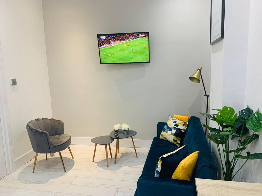 Cheerful 2 Bedroom Homely Apartment, Sleeps 6 Guest Comfy, 3X Double Bed, Parking, Free Wifi, Suitable For Business, Leisure Guest,Glasgow, Glasgow West End, Near City Centre Exterior photo