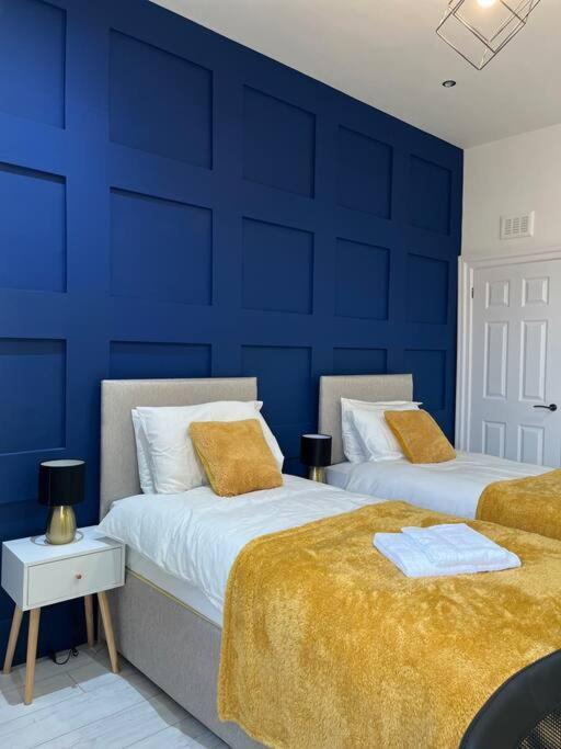 Cheerful 2 Bedroom Homely Apartment, Sleeps 6 Guest Comfy, 3X Double Bed, Parking, Free Wifi, Suitable For Business, Leisure Guest,Glasgow, Glasgow West End, Near City Centre Exterior photo