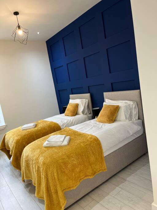 Cheerful 2 Bedroom Homely Apartment, Sleeps 6 Guest Comfy, 3X Double Bed, Parking, Free Wifi, Suitable For Business, Leisure Guest,Glasgow, Glasgow West End, Near City Centre Exterior photo