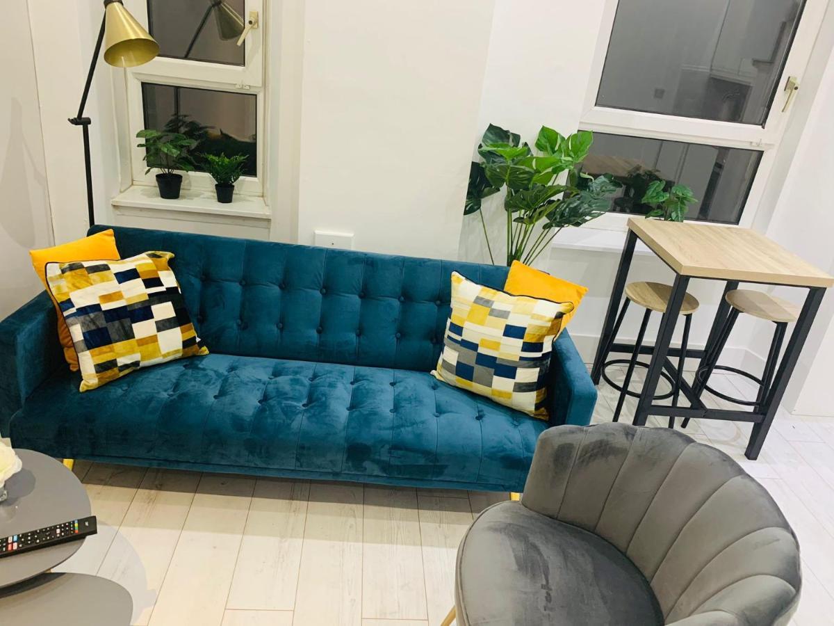 Cheerful 2 Bedroom Homely Apartment, Sleeps 6 Guest Comfy, 3X Double Bed, Parking, Free Wifi, Suitable For Business, Leisure Guest,Glasgow, Glasgow West End, Near City Centre Exterior photo