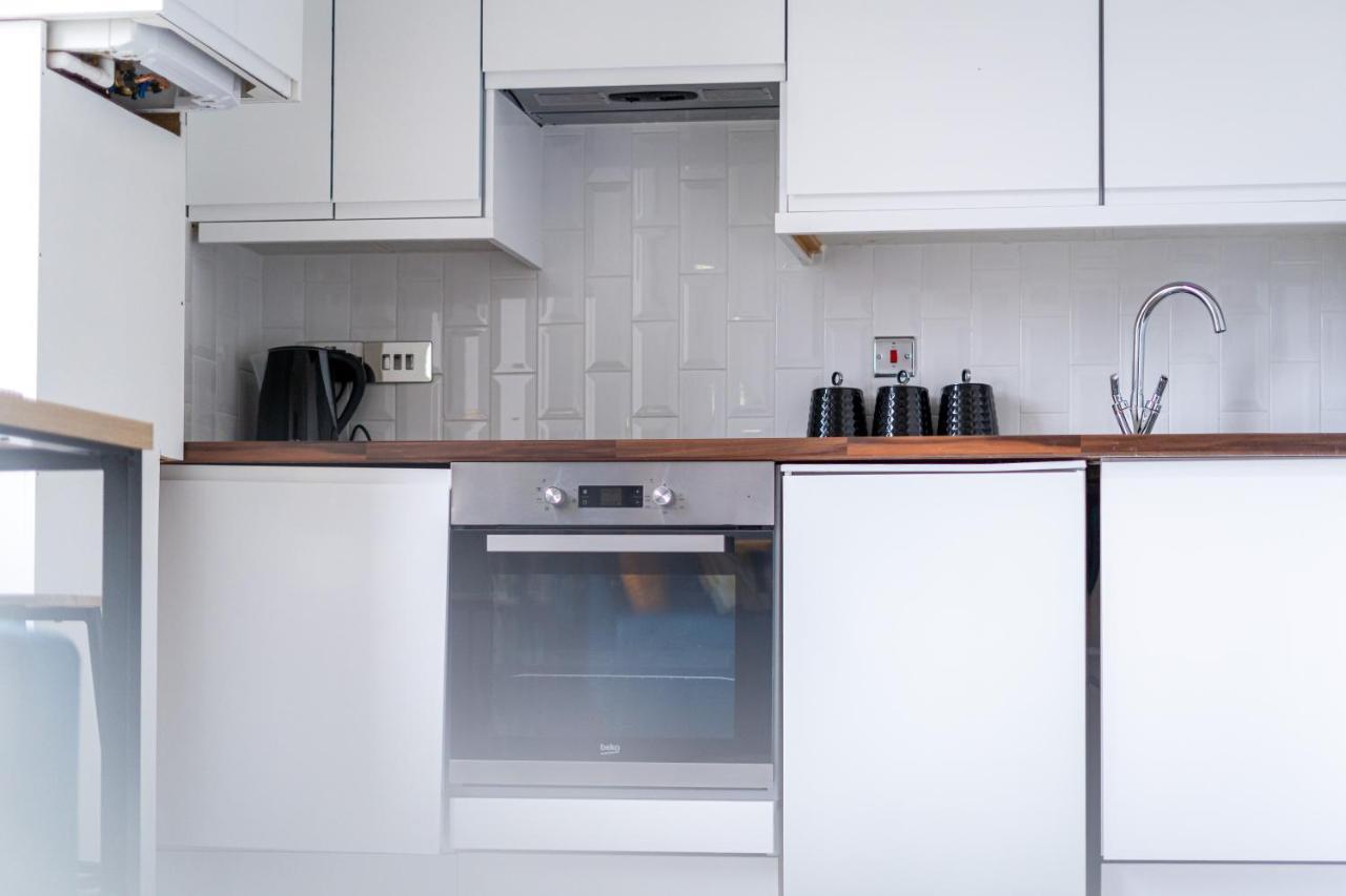 Cheerful 2 Bedroom Homely Apartment, Sleeps 6 Guest Comfy, 3X Double Bed, Parking, Free Wifi, Suitable For Business, Leisure Guest,Glasgow, Glasgow West End, Near City Centre Exterior photo