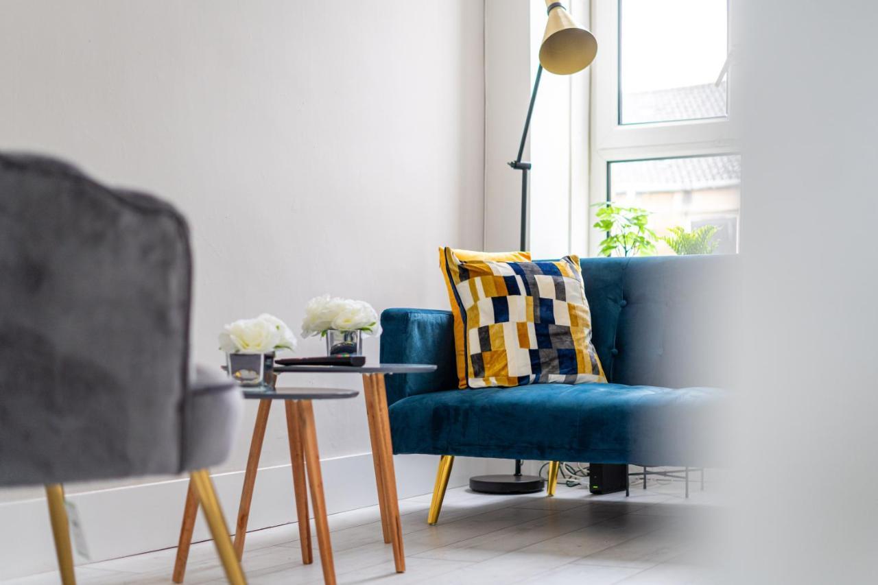 Cheerful 2 Bedroom Homely Apartment, Sleeps 6 Guest Comfy, 3X Double Bed, Parking, Free Wifi, Suitable For Business, Leisure Guest,Glasgow, Glasgow West End, Near City Centre Exterior photo