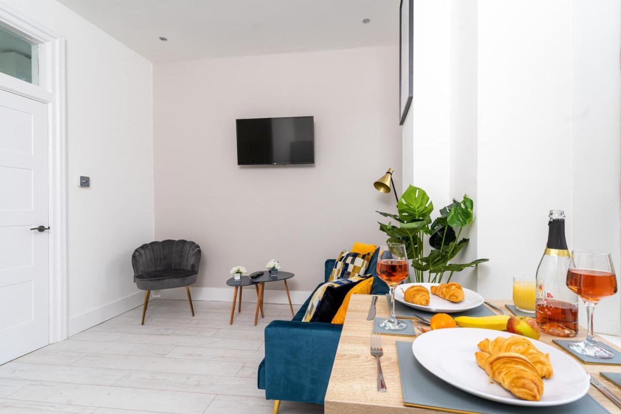 Cheerful 2 Bedroom Homely Apartment, Sleeps 6 Guest Comfy, 3X Double Bed, Parking, Free Wifi, Suitable For Business, Leisure Guest,Glasgow, Glasgow West End, Near City Centre Exterior photo