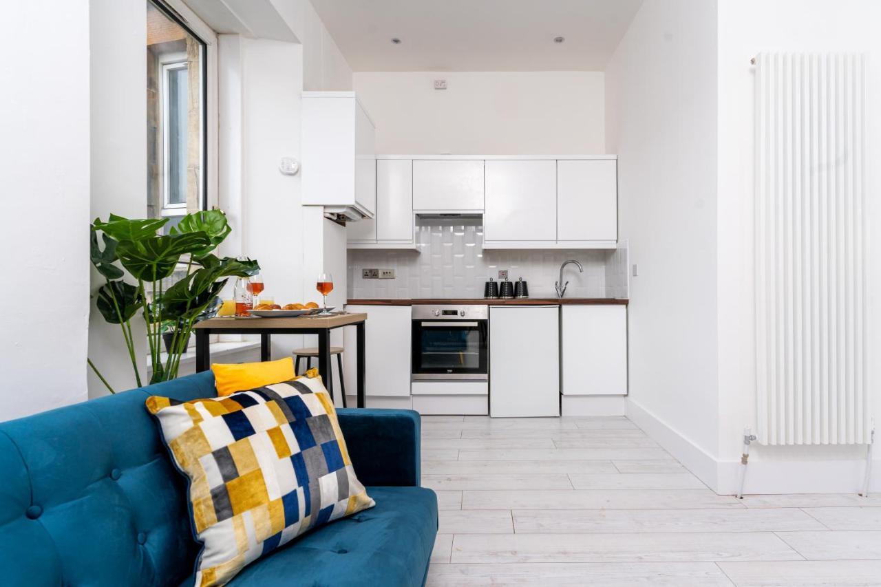 Cheerful 2 Bedroom Homely Apartment, Sleeps 6 Guest Comfy, 3X Double Bed, Parking, Free Wifi, Suitable For Business, Leisure Guest,Glasgow, Glasgow West End, Near City Centre Exterior photo