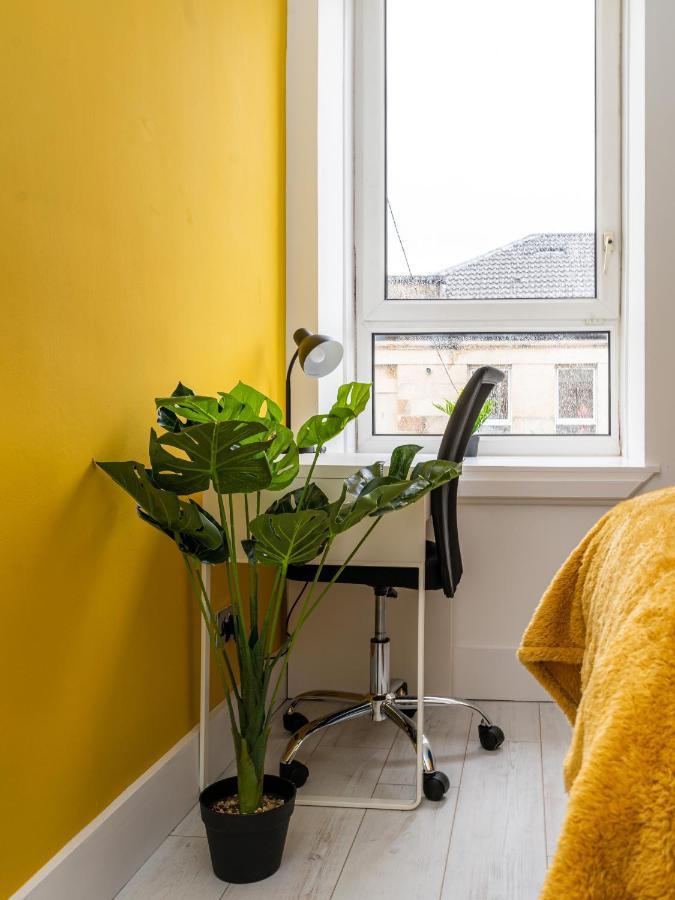 Cheerful 2 Bedroom Homely Apartment, Sleeps 6 Guest Comfy, 3X Double Bed, Parking, Free Wifi, Suitable For Business, Leisure Guest,Glasgow, Glasgow West End, Near City Centre Exterior photo