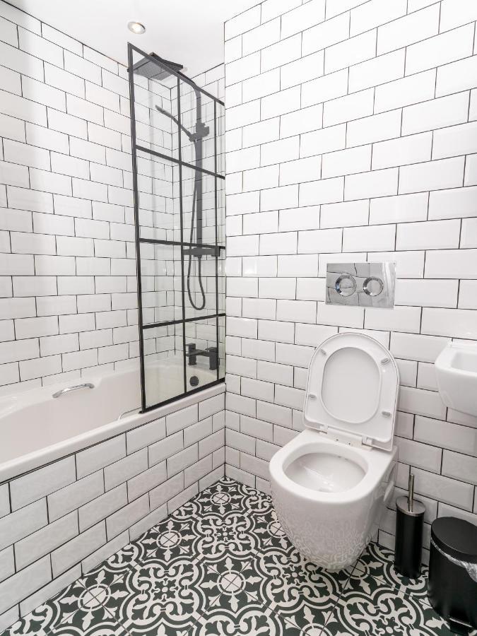 Cheerful 2 Bedroom Homely Apartment, Sleeps 6 Guest Comfy, 3X Double Bed, Parking, Free Wifi, Suitable For Business, Leisure Guest,Glasgow, Glasgow West End, Near City Centre Exterior photo