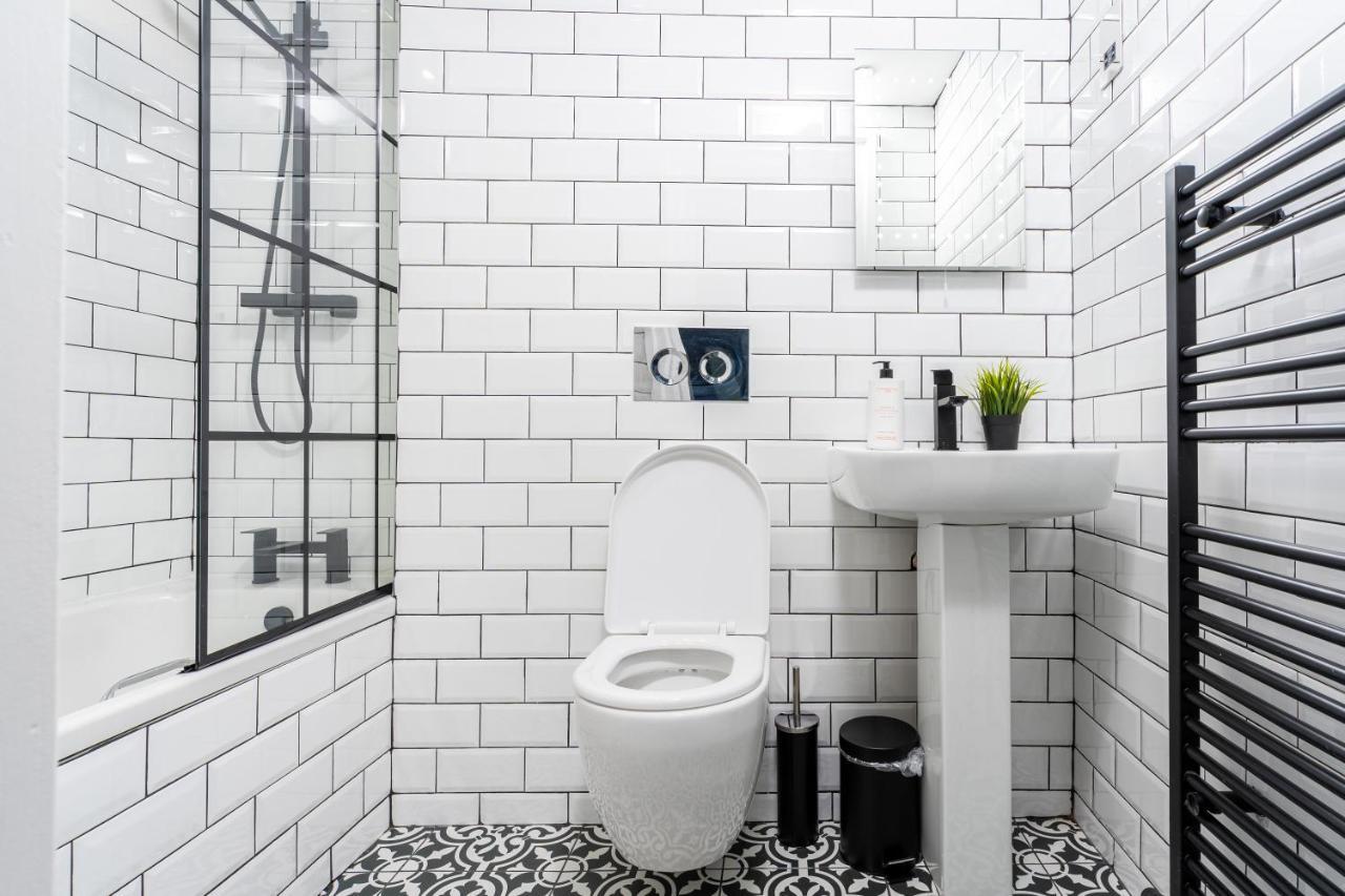 Cheerful 2 Bedroom Homely Apartment, Sleeps 6 Guest Comfy, 3X Double Bed, Parking, Free Wifi, Suitable For Business, Leisure Guest,Glasgow, Glasgow West End, Near City Centre Exterior photo